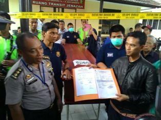 Jenazah Sugito Dimakamkan di Karawang