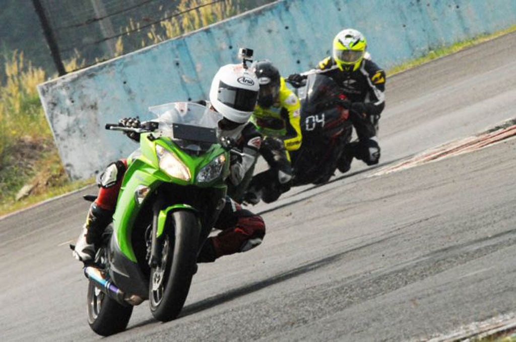 Konsumen dapat ilmu baru dengan ikuti Kawasaki Racing Line. KMI