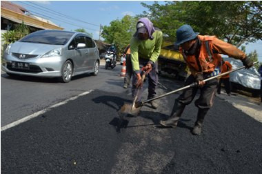 Perbaikan Jalan Lintas Kota di Jawa Timur Telan Dana Rp14 Miliar