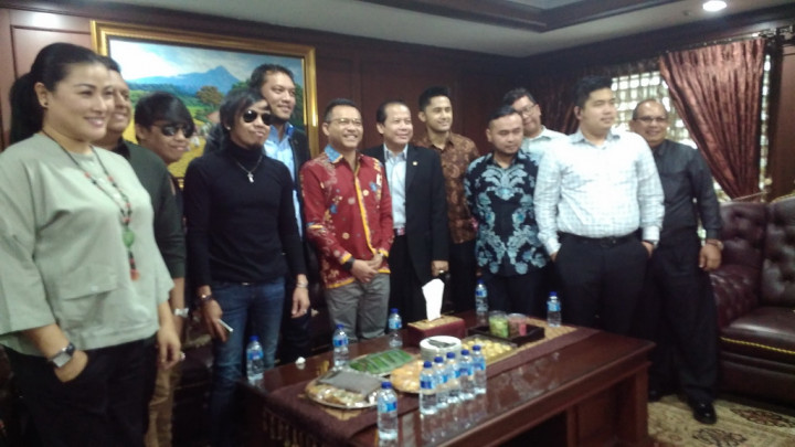Dituduh Memeras Rumah Karaoke, Ian Kasela Ngadu ke DPR