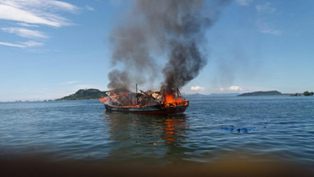 Bakar Kapal Ikan, 3 Nelayan Ditangkap