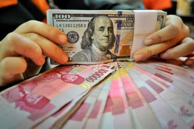 Rupiah Slightly Weakens