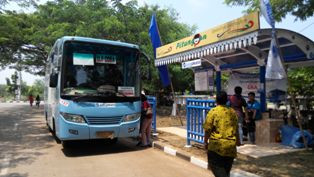 Warga Keluhkan Operasional Kopaja TransJakarta