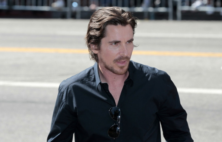 Demi Peran, Christian Bale Berlatih Drum