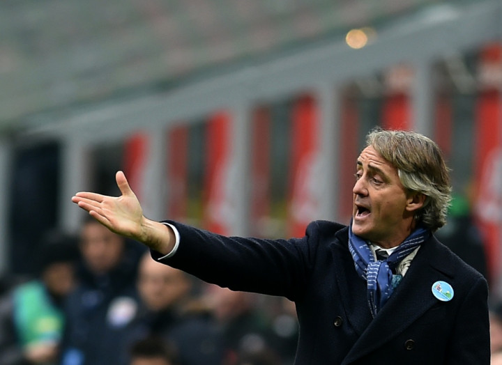 Terlibat Friksi, Roberto Mancini Diusir Keluar Lapangan 