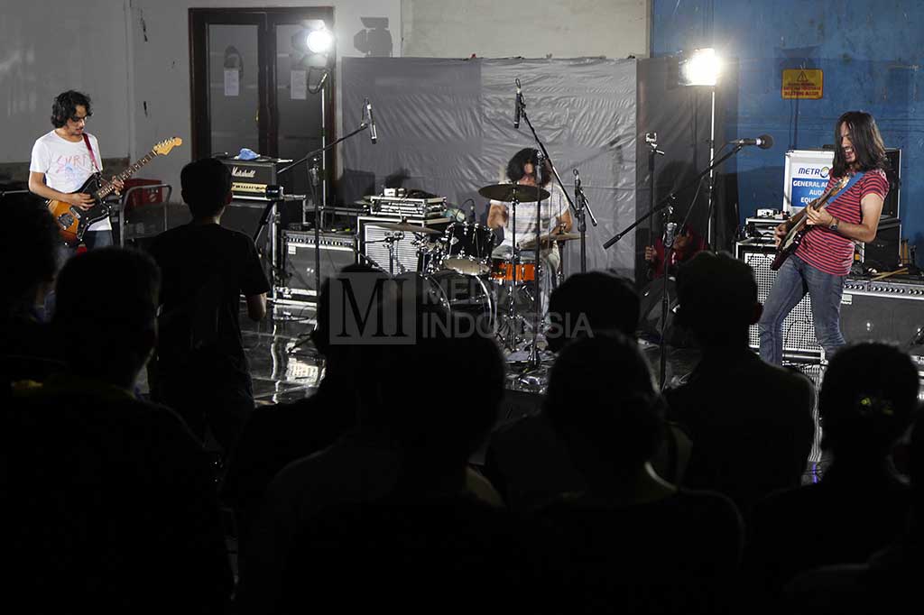 Aksi Kelompok Penerbang Roket