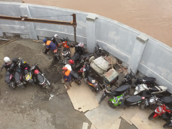Semrawut Kendaraan di Pasar Cipulir