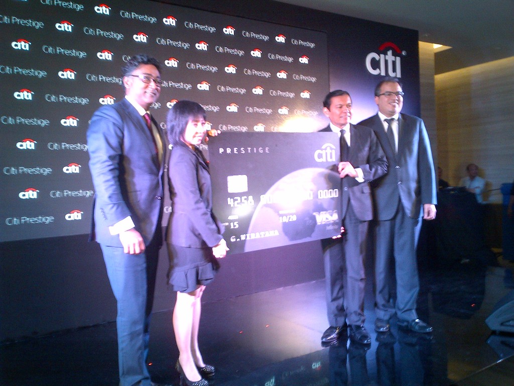 President Director Visa Worldwide Indonesia Ellyana Fuad (kedua dari kiri). (FOTO: MTVN/Angga Bratadharma)