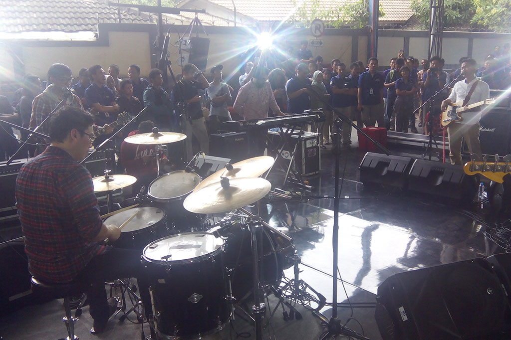 Efek Rumah Kaca Tampil di Kotak Musik Media Indonesia