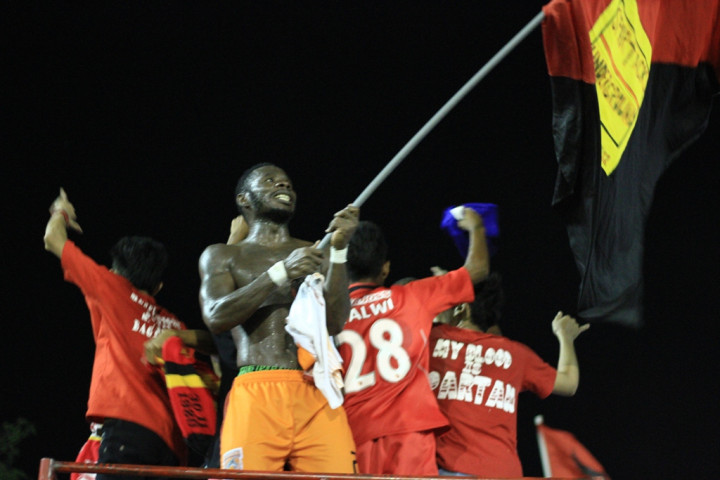 Wali Kota Padang Lepas 125 Suporter ke Jakarta