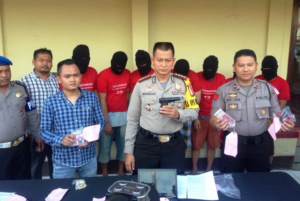 apolresta Medan, Kombes Mardiaz Kusin Dwihananto (tengah). (Metrotvnews.com/Budi Warsito)