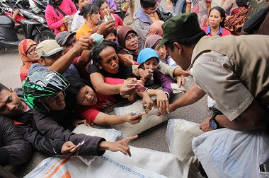 Raskin Diluncurkan, Aher Harap Harga Beras di Pasar Ikut Turun