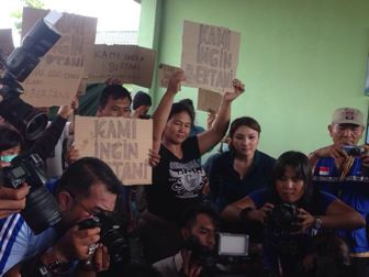 Nyanyikan Hymne, Eks-Gafatar Menangis