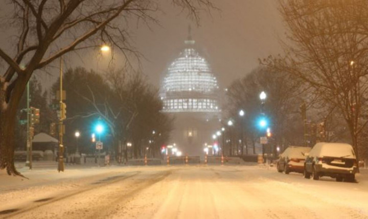  Badai Salju Melanda, Washington Tampak Seperti Kota Mati