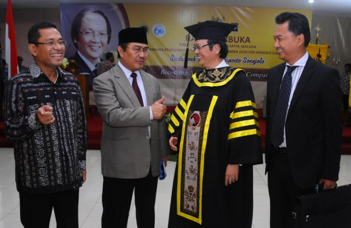 Piawai di Industri Mamin, Bos Garudafood Dianugerahi Doktor Honoris Causa