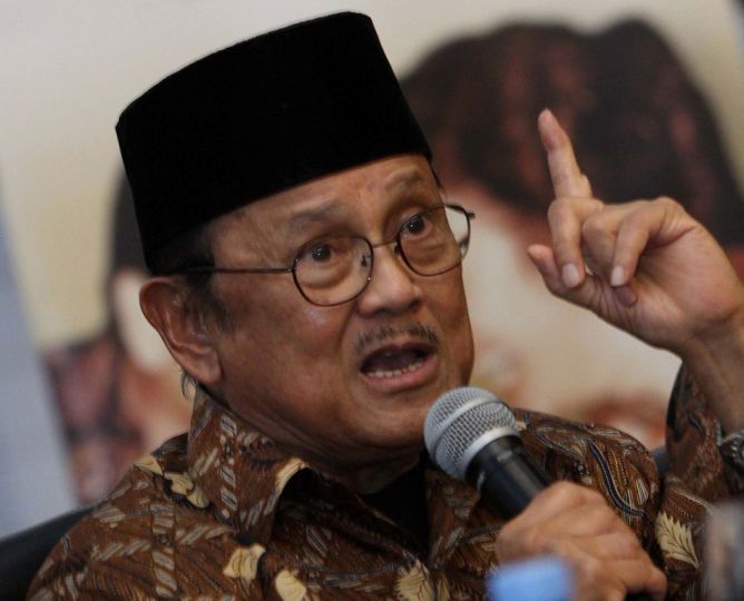 BJ Habibie dan Petinggi KMP Hadiri Rapimnas Partai Golkar
