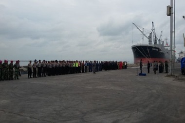 Pelabuhan Tanjung Emas Disterilkan Petugas Gabungan