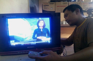 Senangnya Karyawan Produsen TV Rakitan Lulusan SD