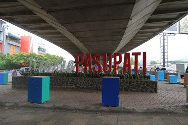 Siasat Pemkot Bandung agar Taman tak Dipakai Pacaran