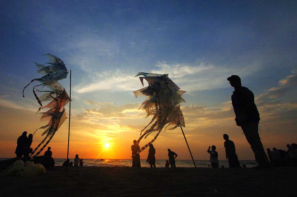 Indahnya Panorama Wisata Pantai Purus