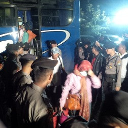Kloter Ketiga Mantan Anggota Gafatar Tiba di Transito Surabaya