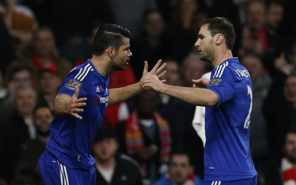 Diego Costa sukses mencetak gol ke gawang Arsenal (Foto: AFP/Ikimages)