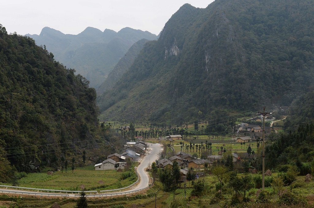 Wilayah pegunungan di Laos. (Foto: AFP/HOANG DINH NAM)