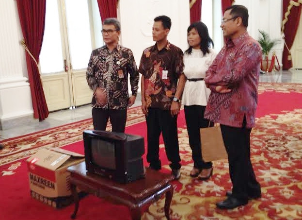  Diundang Jokowi ke Istana, Kusrin Bawa Oleh-oleh TV Rakitannya  