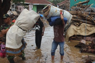 Warga Sumedang Terusir Air Waduk Jatigede