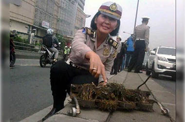 Ranjau Paku Kembali Ditebar di Jalan Protokol Jakarta 