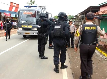 Densus Geledah Rumah Tersangka Bom Thamrin di Indramayu 
