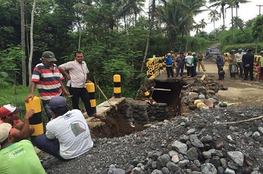 Dibangun 4 Bulan Lalu, Jembatan Bernilai Rp770 Juta Ambrol