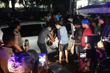 Seorang Pria Ditemukan Tewas Dalam Mobil