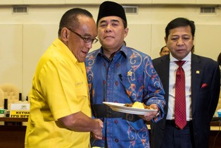 Bursa Ketum Golkar, Bamsoet Jagokan Akom
