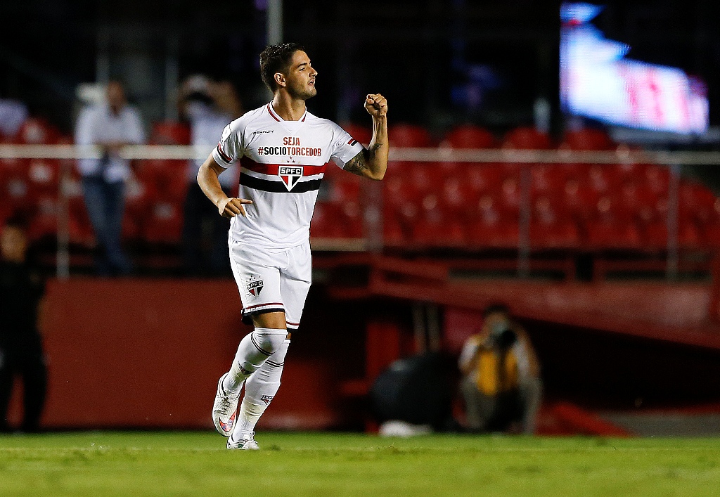 Striker anyar Chelsea Alexandre Pato.  (AP Photo/Andre Penner)