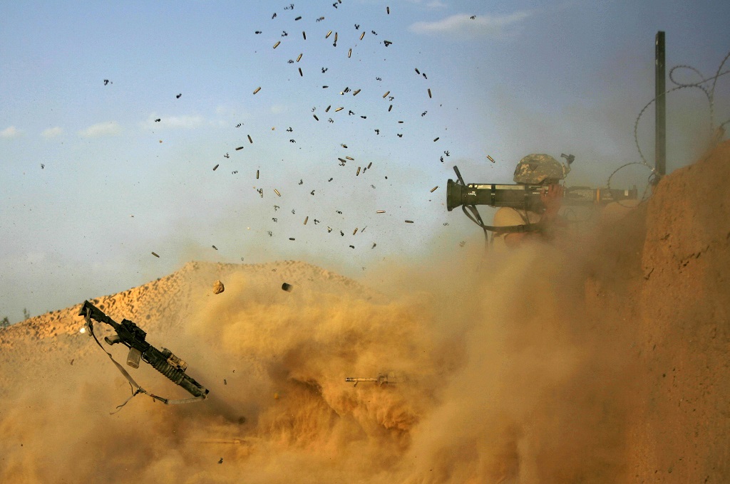 Seorang prajurit AS bertempur menghadapi Taliban di desa Jellawar, Afghanistan, 11 September 2010. (Foto: AFP/PATRICK BAZ)