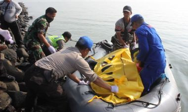 Mayat Perempuan Ditemukan Terapung di Pelabuhan Kendal 