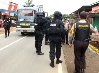 Terduga Teroris Thamrin di Tangsel Adalah Pedagang Sosis Pasar Malam