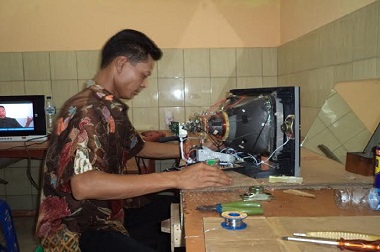 Kusrin Berencana Produksi TV LCD