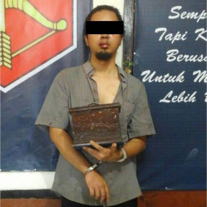 Pencuri Kotak Amal Babak Belur Dikeroyok Massa