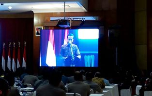 Jokowi Tekankan Semangat Kompetisi di Depan TNI Polri