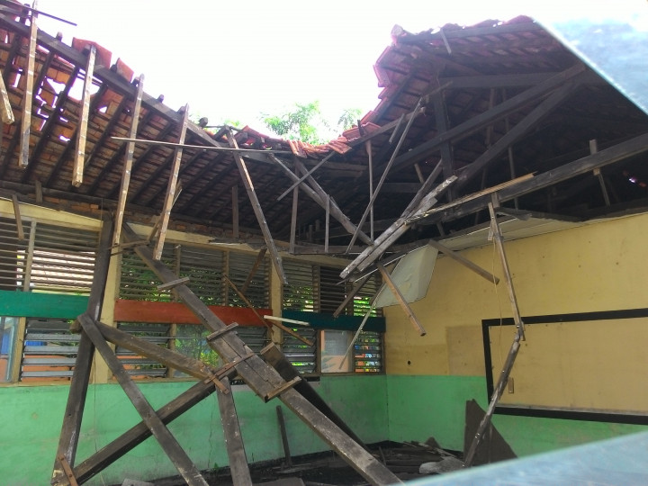 Atap Ruangan Ambruk, Aset Negara di SDN Klender 15 Pagi Rusak
