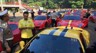 Keliling Cirebon-Bandung, Komunitas Ferrari Kampanye Tertib Lalu Lintas