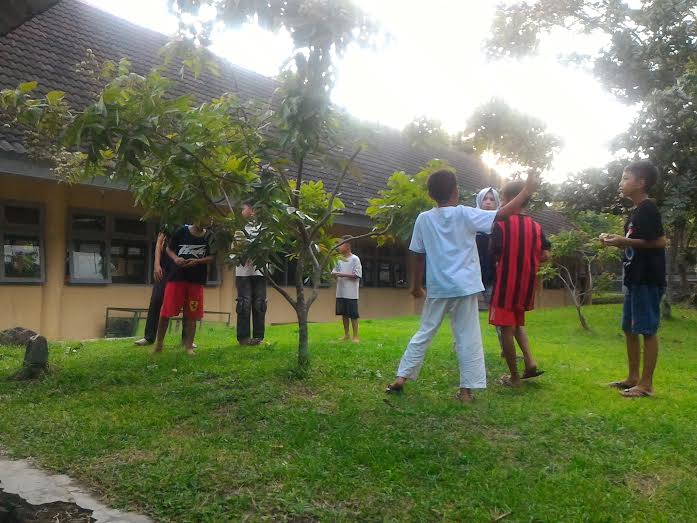 Anak Eks Gafatar Bercerita Puasnya Main Bola di Kalimantan