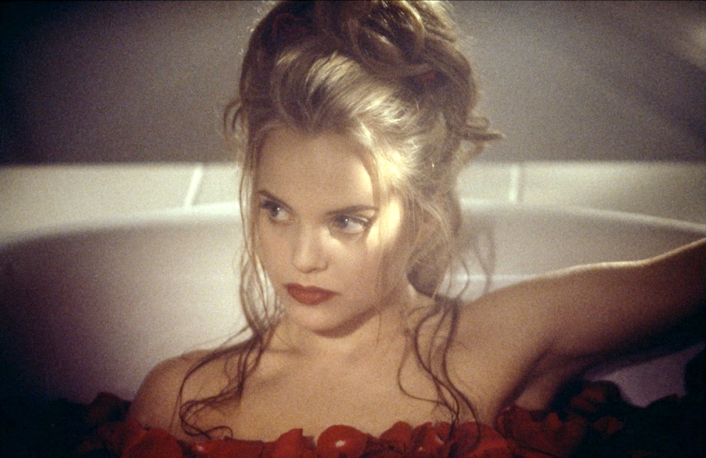 Resensi Film Klasik American Beauty Resensi Film Klasik American Beauty