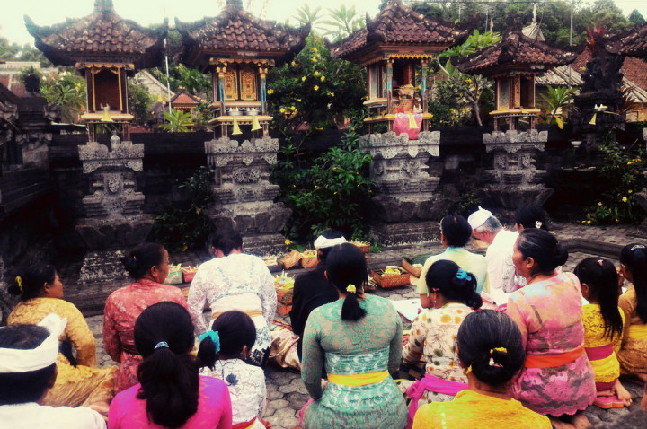 Mengintip Prosesi Upacara Odalan Pura