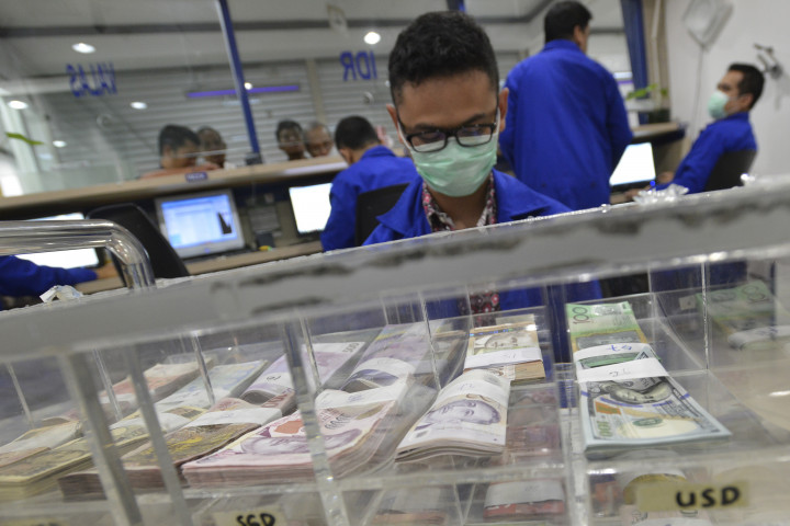 Rupiah Slightly Falls to Rp13,688/USD