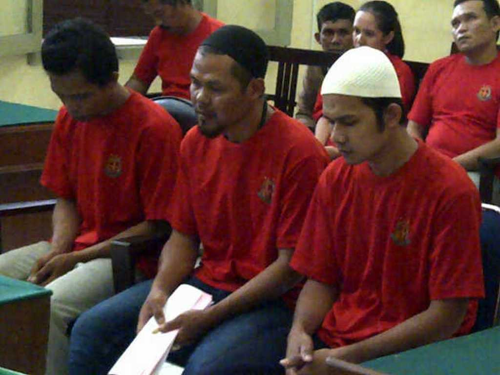 Tiga terdakwa (dari kiri-ke kanan) Suroyo, Gusnuh, dan Gunawan saat menjalani sidang putusan di Pengadilan Negeri Medan. Foto: Metrotvnews.com/Farida Noris