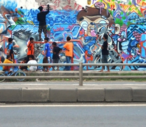 Warga Brebes Rela Temboknya Dijadikan 'Kanvas' Mural