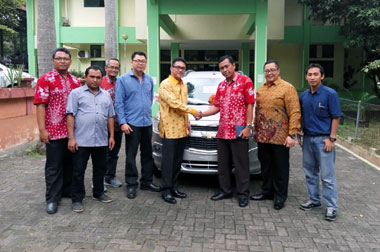 General Motors Donasi Mobil ke Universitas Diponegoro 
